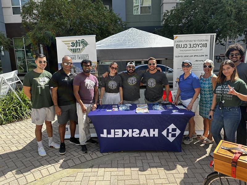 澳门足彩app partnered with the University of South Florida’s (USF) Institute of Transportation Engineers (ITE) student chapter and USF’s Bike Club members to support Tampa’s World Car-Free Event. 